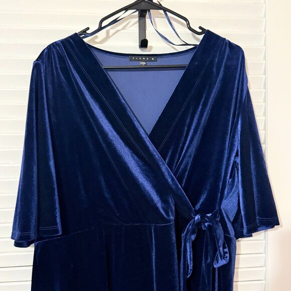 Tiana B Sapphire Blue Velvet Faux Wrap Party Dress 1X - Picture 4 of 11